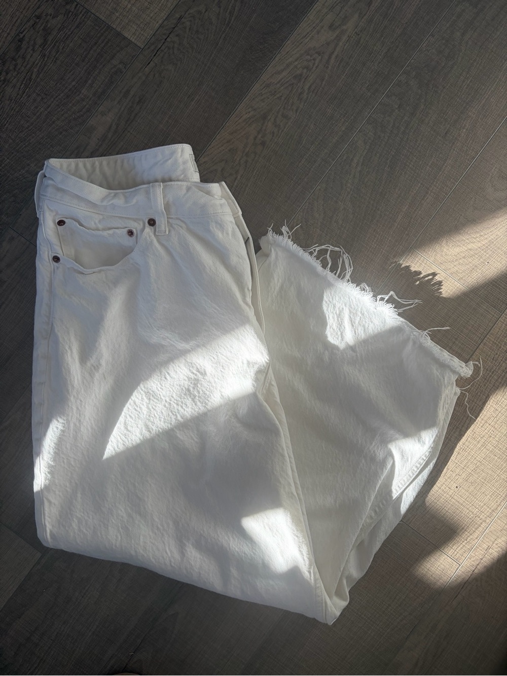 Abercrombie & Fitch
Curve Love High Rise Cropped Wide Leg Jean